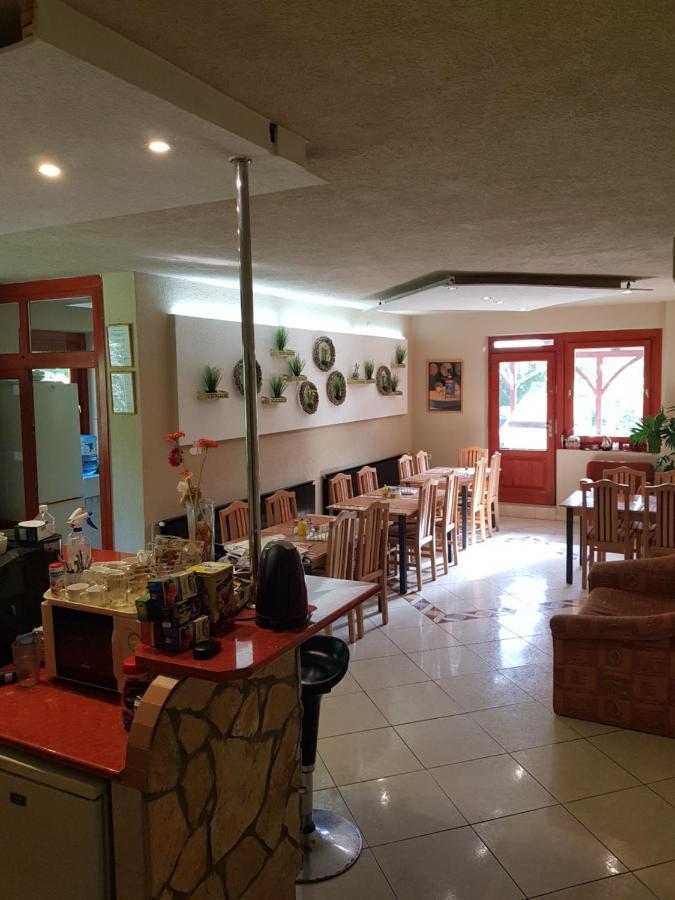 Fortuna Panzio Hotel Oroshaza Bagian luar foto