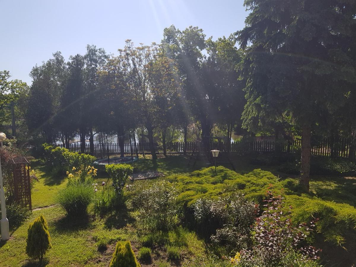 Fortuna Panzio Hotel Oroshaza Bagian luar foto