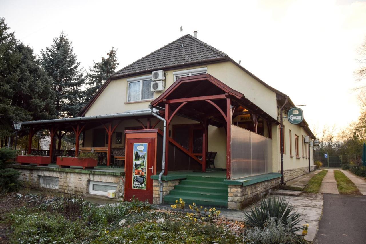 Fortuna Panzio Hotel Oroshaza Bagian luar foto