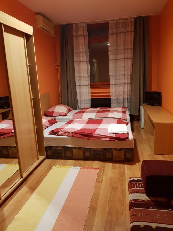 Fortuna Panzio Hotel Oroshaza Bagian luar foto